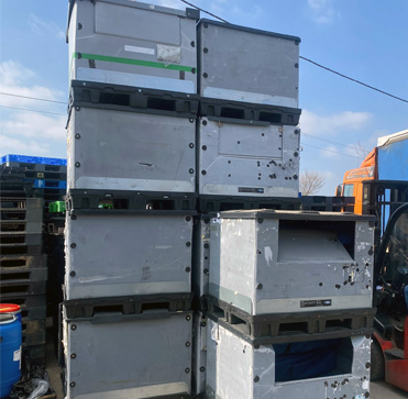 Lote de contenedores de automoción grandes